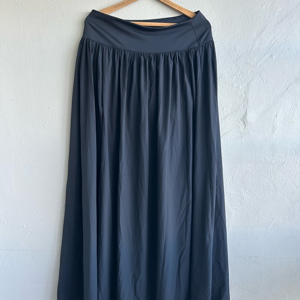 Halara maxi skirt with built in shorts and split open on the side size XL NEW